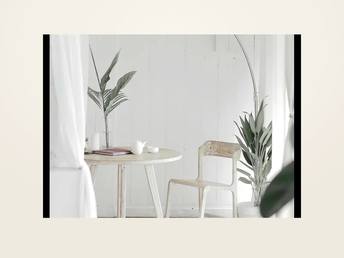 Aura Desk Lamp angled product view